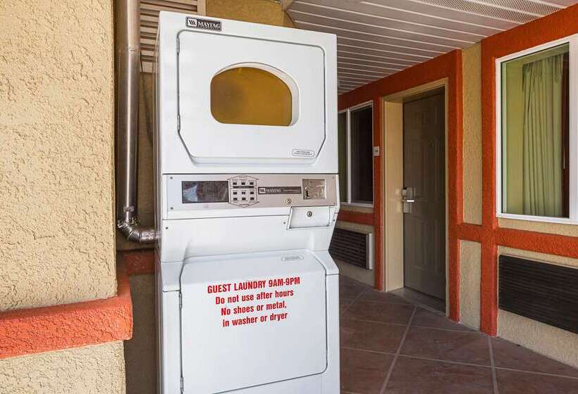 בית מלון כפרי Econo Lodge Hurricane Zion Park Area