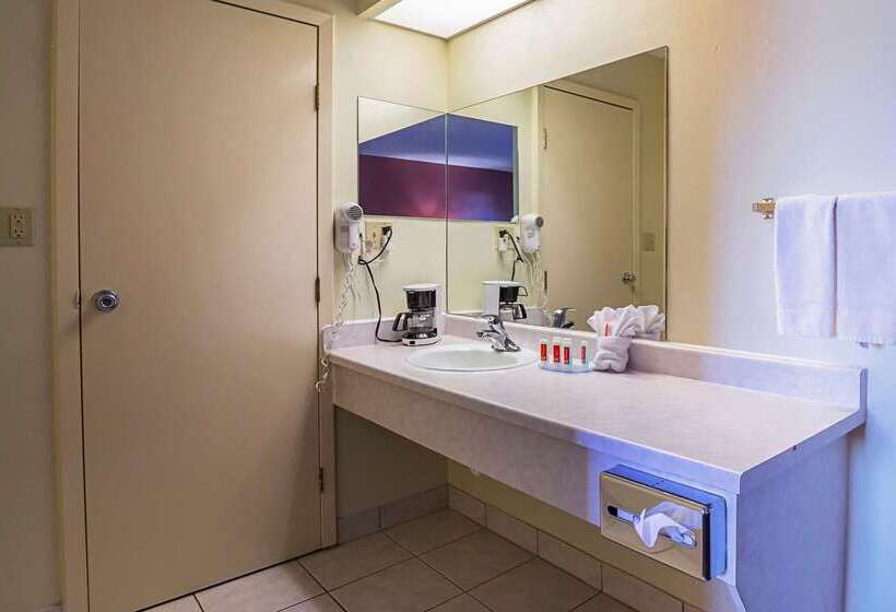 בית מלון כפרי Econo Lodge Hurricane Zion Park Area