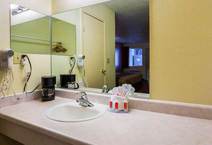 בית מלון כפרי Econo Lodge Hurricane Zion Park Area