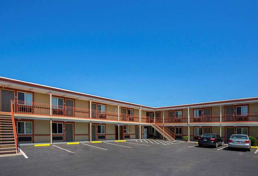 בית מלון כפרי Econo Lodge Hurricane Zion Park Area