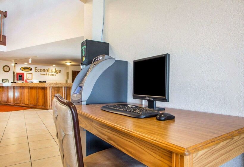 فندق Econo Lodge Inn & Suites