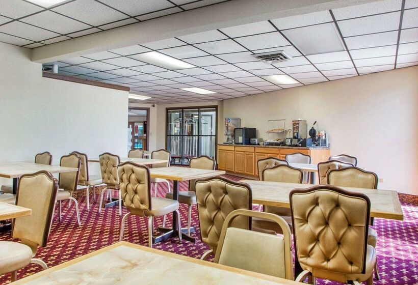 فندق Econo Lodge Inn & Suites