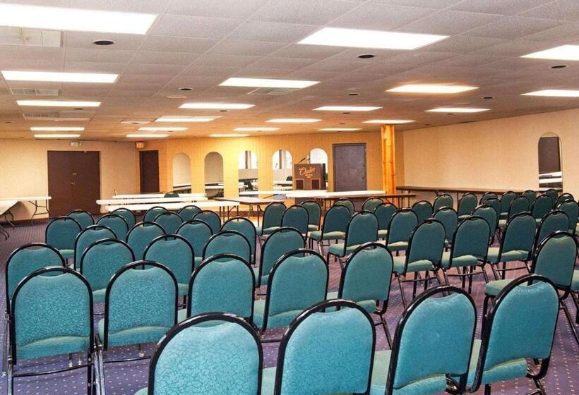 فندق Econo Lodge Inn & Suites