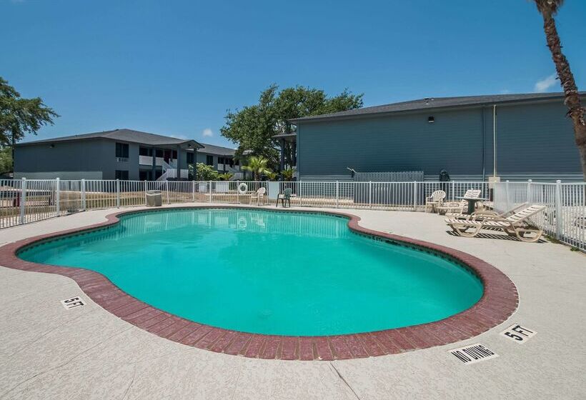 ホテル Econo Lodge Inn & Suites Fulton  Rockport