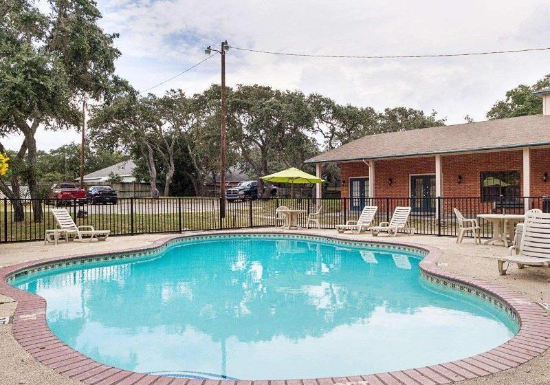 هتل Econo Lodge Inn & Suites Fulton  Rockport