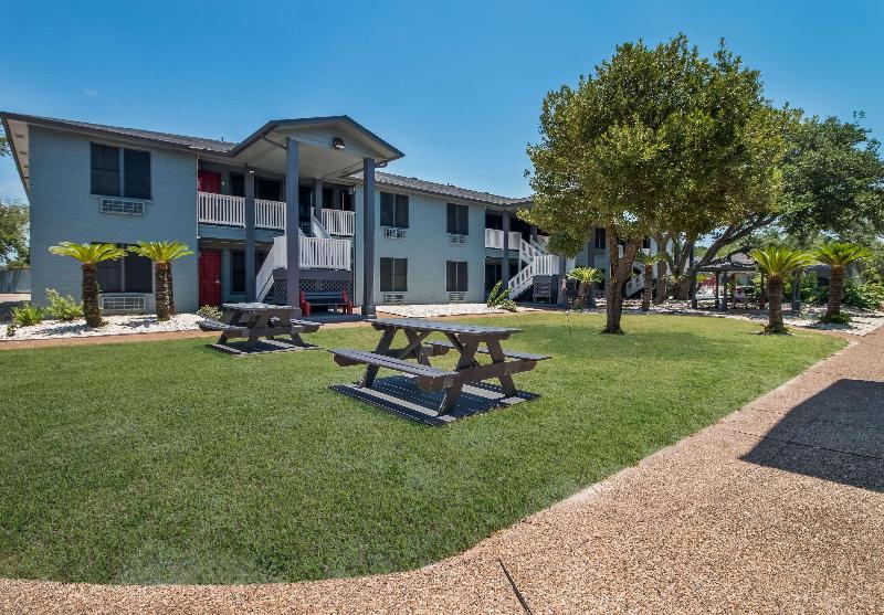 هتل Econo Lodge Inn & Suites Fulton  Rockport