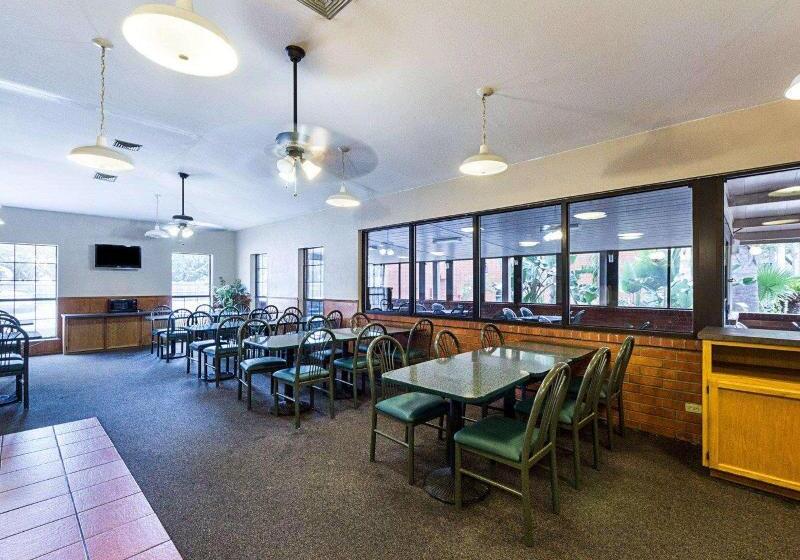 ホテル Econo Lodge Inn & Suites Fulton  Rockport