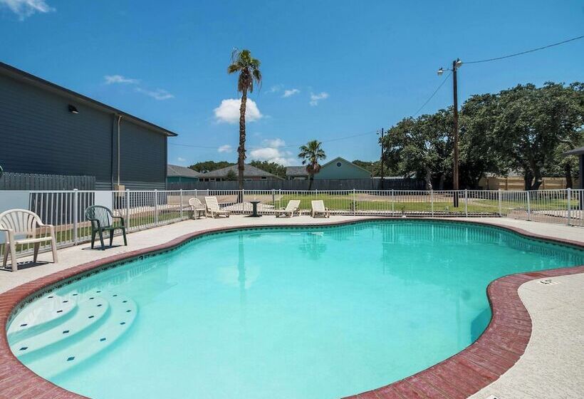 هتل Econo Lodge Inn & Suites Fulton  Rockport