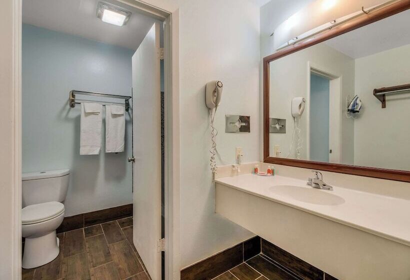 هتل Econo Lodge Inn & Suites Fulton  Rockport