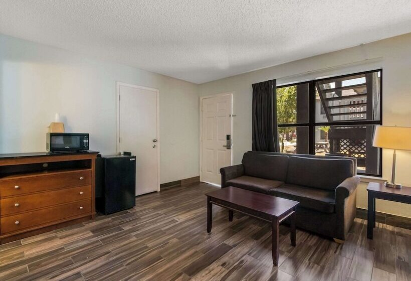 هتل Econo Lodge Inn & Suites Fulton  Rockport