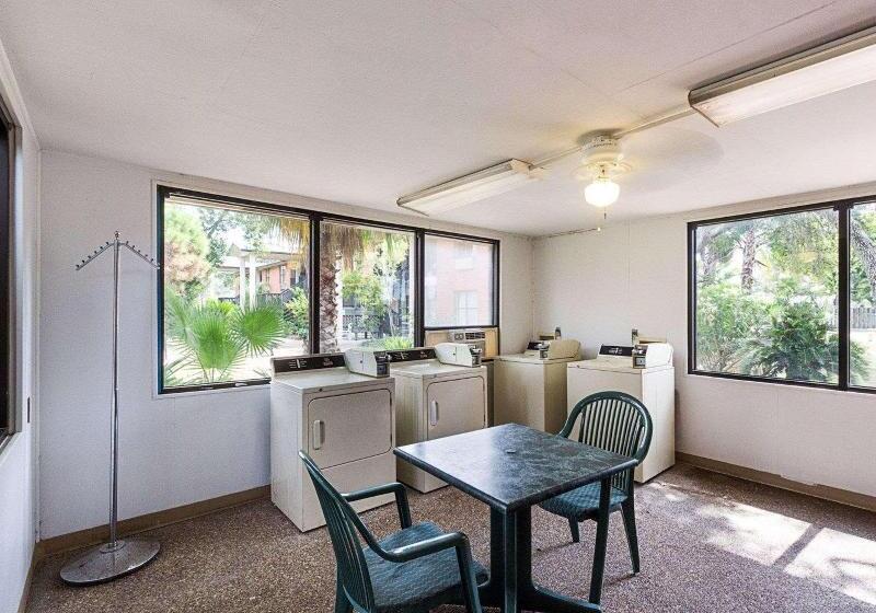 ホテル Econo Lodge Inn & Suites Fulton  Rockport