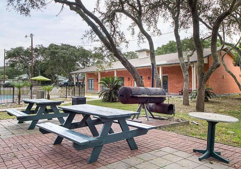 ホテル Econo Lodge Inn & Suites Fulton  Rockport