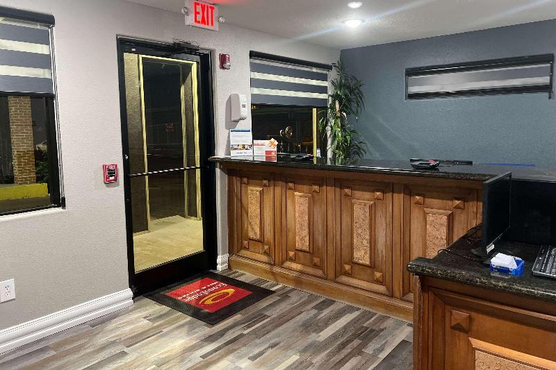 호텔 Econo Lodge Inn & Suites