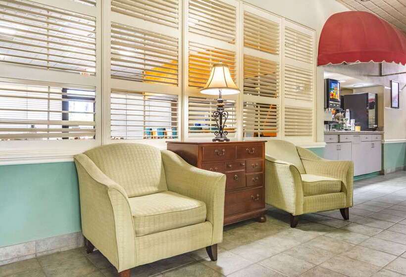 ホテル Red Roof Inn Sanford