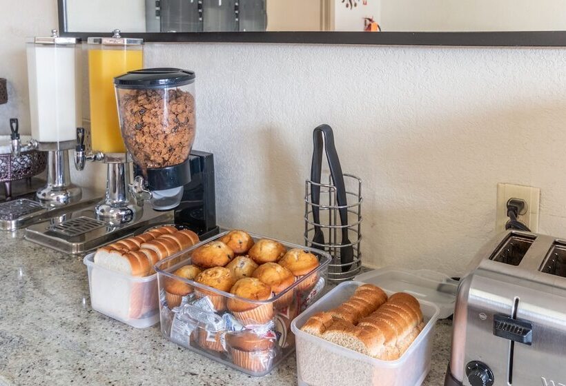 فندق Econo Lodge