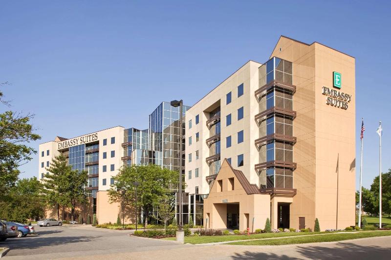 בית מלון כפרי Embassy Suites By Hilton St. Louis Airport