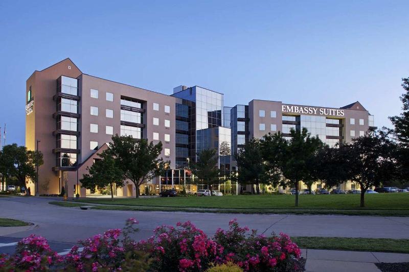 فندق Embassy Suites By Hilton St. Louis Airport