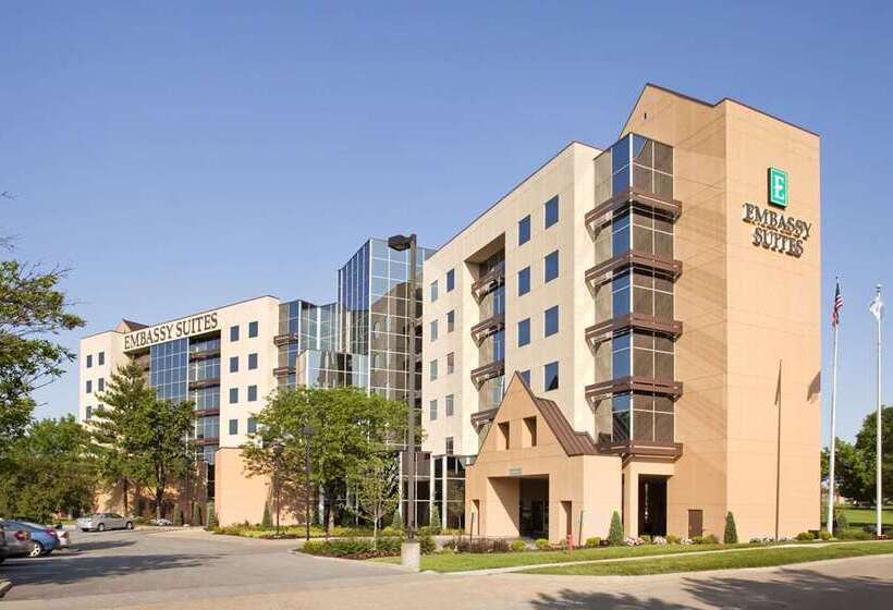فندق Embassy Suites By Hilton St. Louis Airport