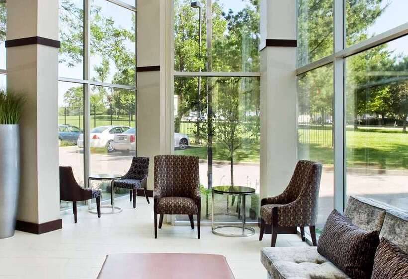 فندق Embassy Suites By Hilton St. Louis Airport