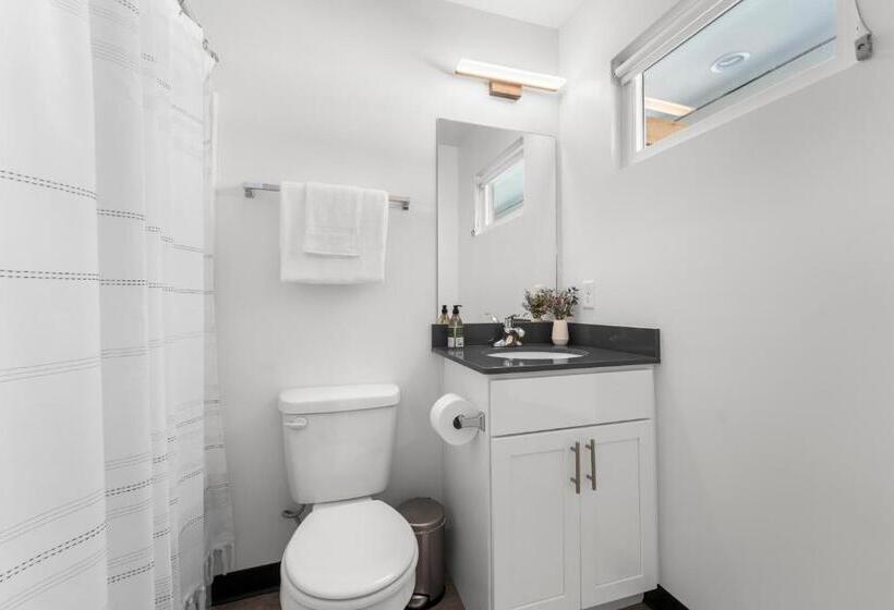 فندق Falls Edge Studios