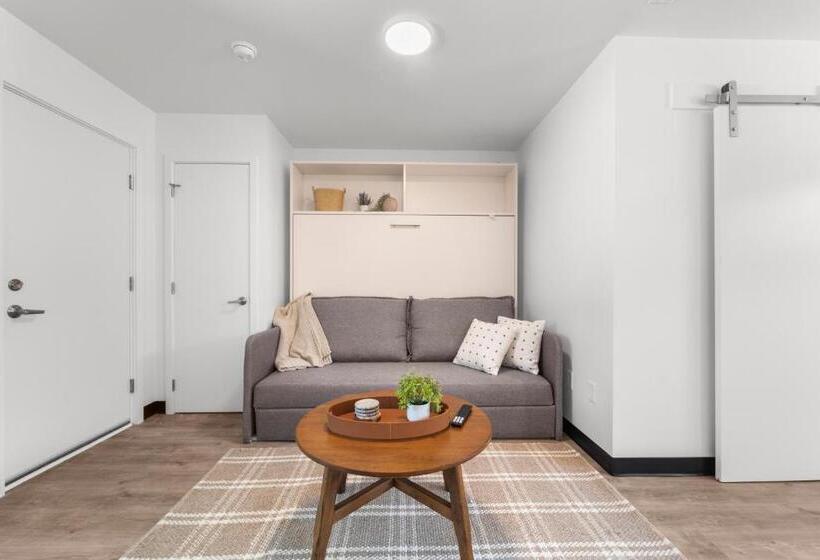 فندق Falls Edge Studios