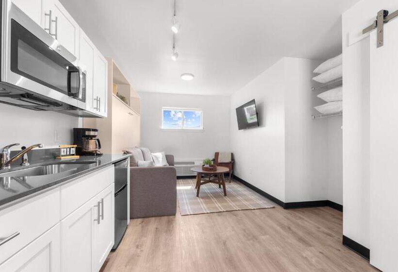 فندق Falls Edge Studios