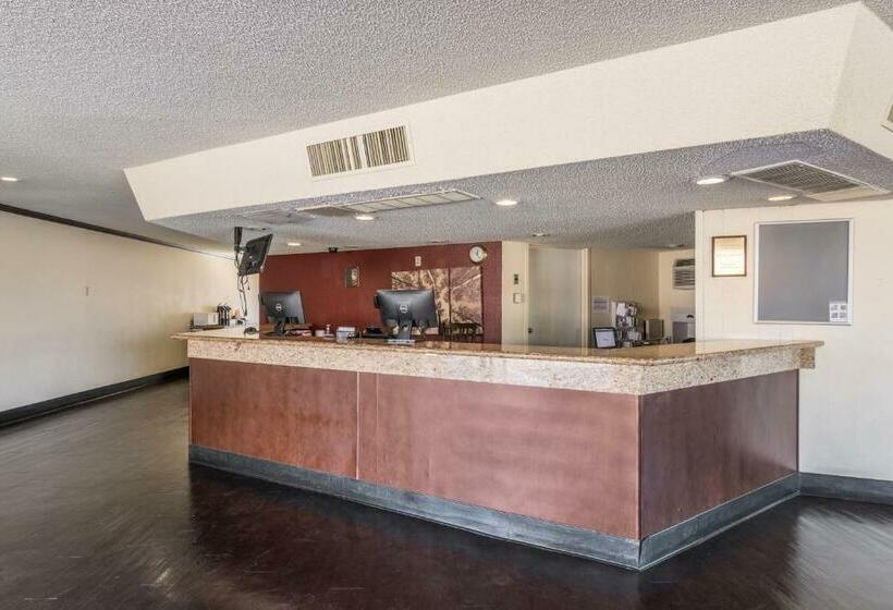 בית מלון כפרי Econo Lodge