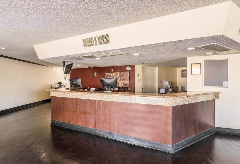 בית מלון כפרי Econo Lodge