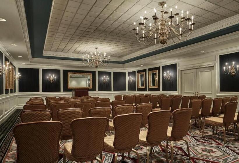 Отель Graduate By Hilton Ann Arbor