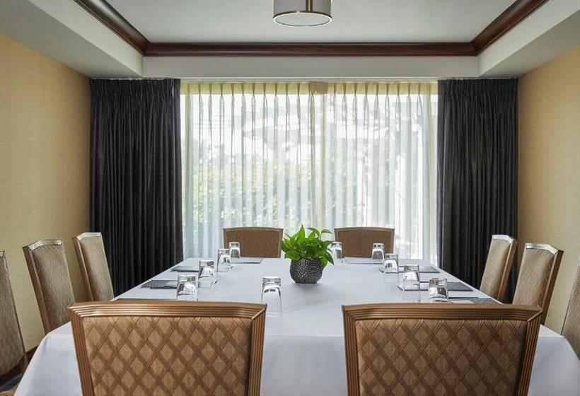 Отель Graduate By Hilton Ann Arbor