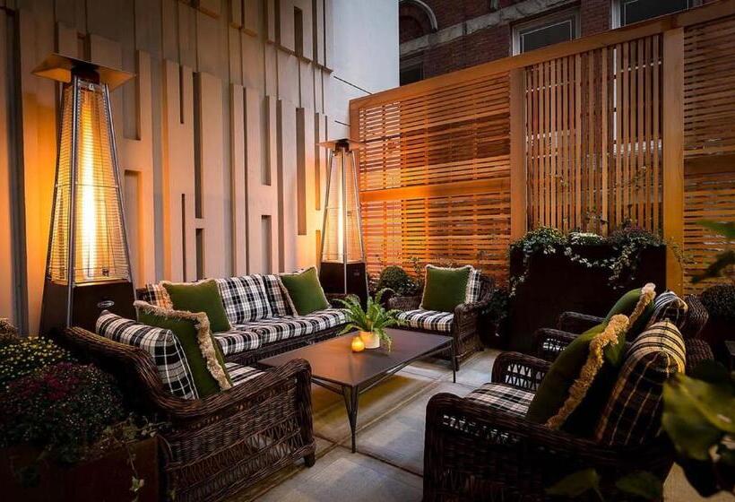 Отель Graduate By Hilton Ann Arbor