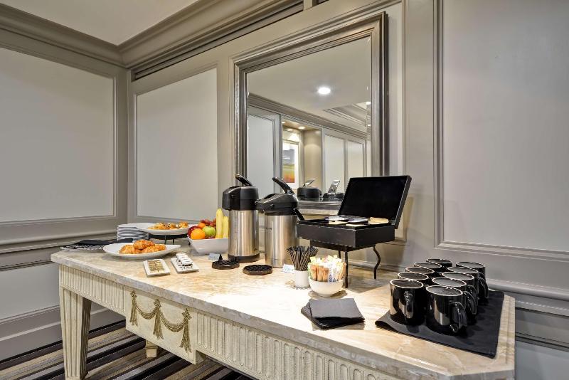 فندق Hilton Checkers Los Angeles