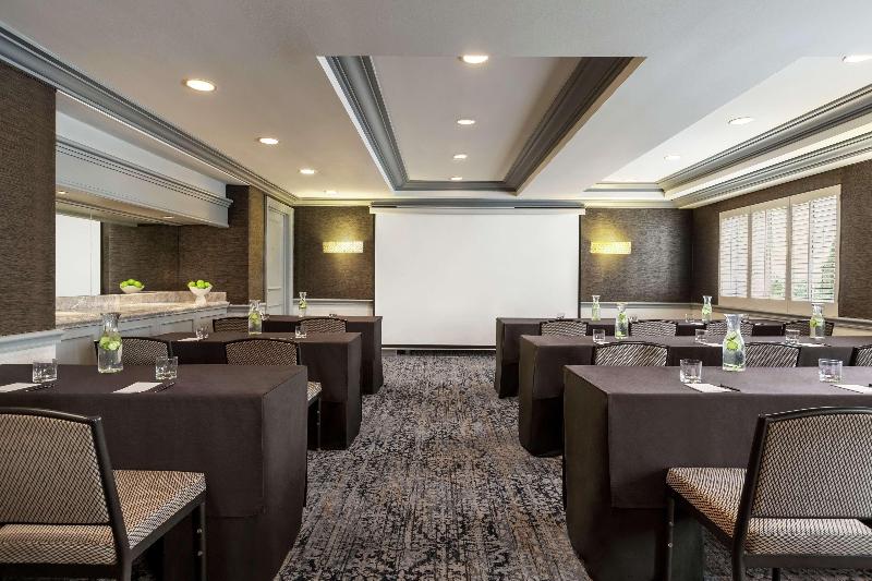 فندق Hilton Checkers Los Angeles