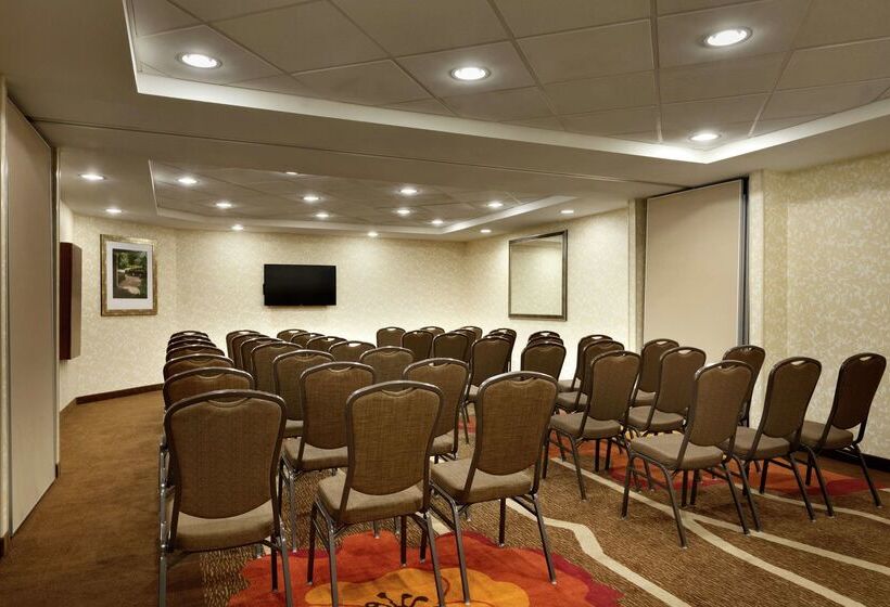 هتل Hilton Garden Inn Rochester/pittsford