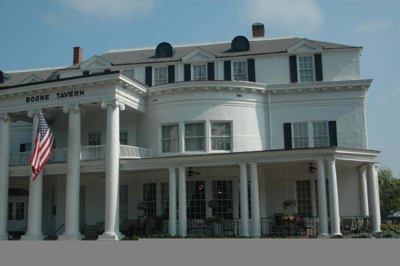 בית מלון כפרי Historic Boone Tavern