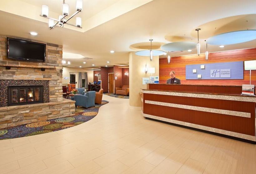 Holiday Inn Express Hotel & Suites Pittsburgh Airport, An Ihg