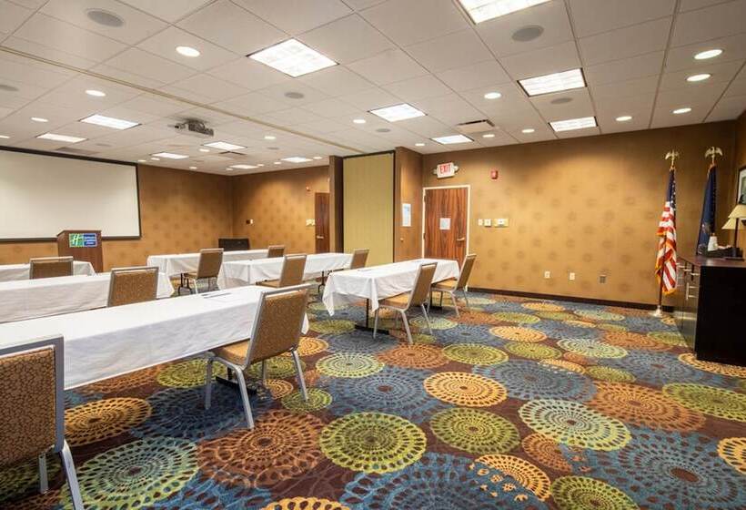 Holiday Inn Express Hotel & Suites Pittsburgh Airport, An Ihg