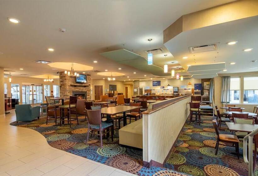 Holiday Inn Express Hotel & Suites Pittsburgh Airport, An Ihg