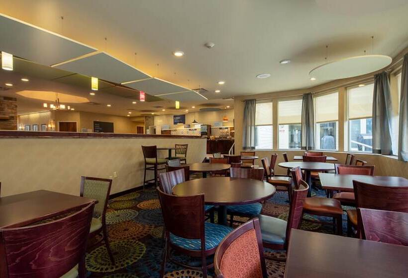 Holiday Inn Express Hotel & Suites Pittsburgh Airport, An Ihg
