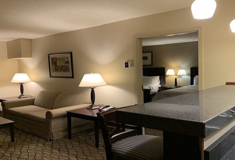 هتل Holiday Inn Express Milford, An Ihg