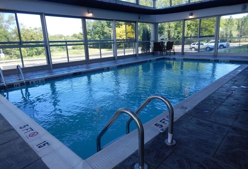 هتل Holiday Inn Express Milford, An Ihg