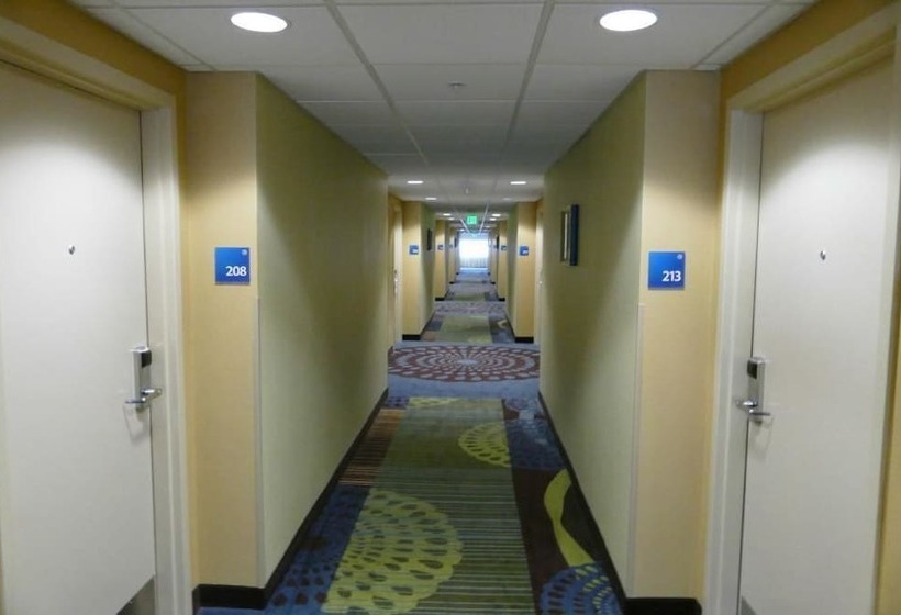 هتل Holiday Inn Express Milford, An Ihg