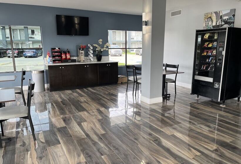 ホテル Hometowne Studios By Red Roof San Antonio E   Frost Bank Center