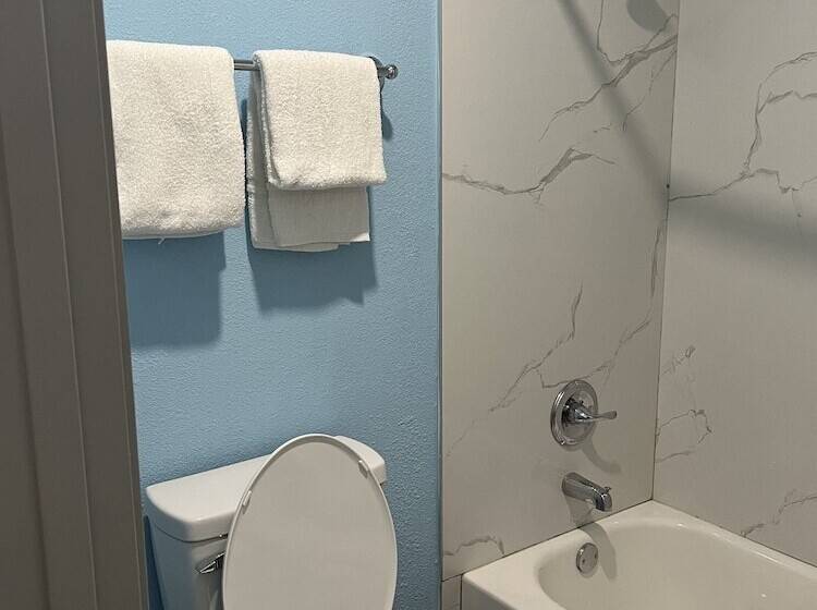 ホテル Hometowne Studios By Red Roof San Antonio E   Frost Bank Center