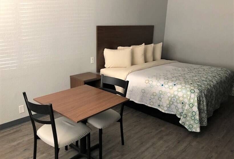 ホテル Hometowne Studios By Red Roof San Antonio E   Frost Bank Center