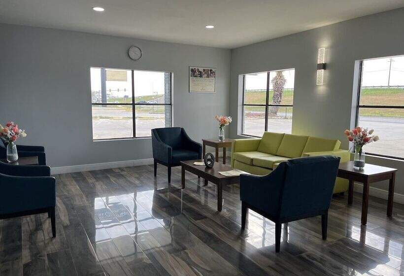 ホテル Hometowne Studios By Red Roof San Antonio E   Frost Bank Center