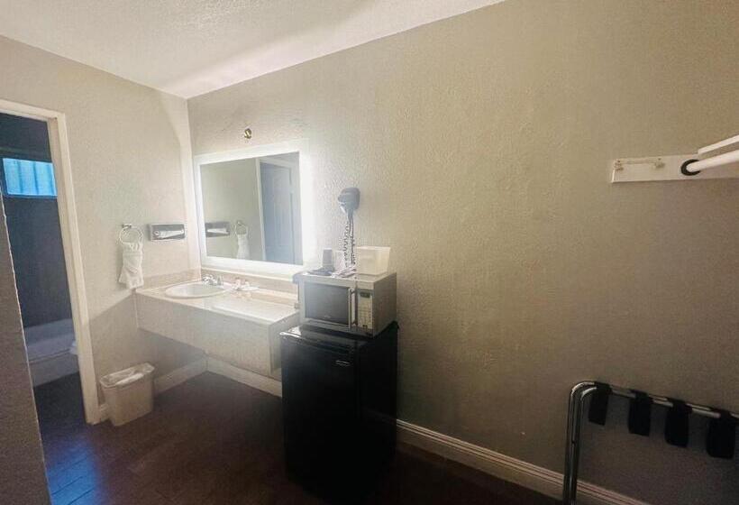 Casa Blanca Hotel & Suites Orange Sr 55 Freeway, Near Honda Center, Chapman University, Disneyland