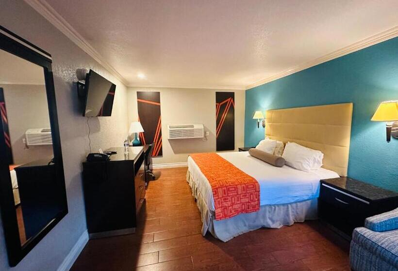 Casa Blanca Hotel & Suites Orange Sr 55 Freeway, Near Honda Center, Chapman University, Disneyland