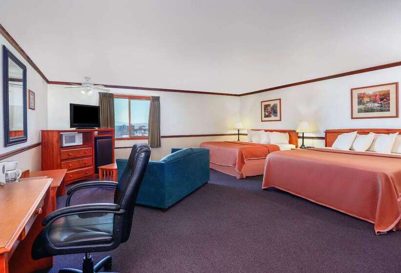 هتل Howard Johnson By Wyndham Helena