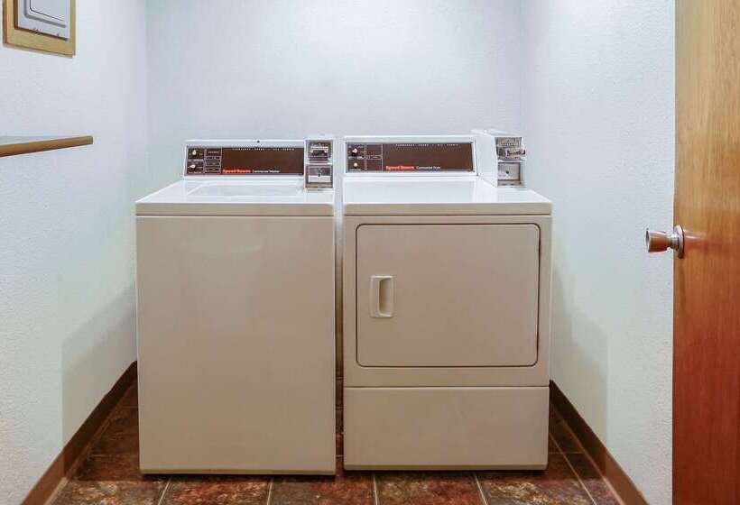 هتل Howard Johnson By Wyndham Helena